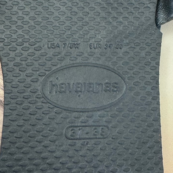 Havaianas You St.Tropez Lush Flip Flop in New Graphite
Size 7/8W - Picture 10 of 11